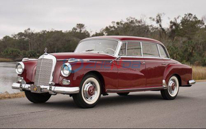 Luxury Electric Vintage Car High Quality Sightseeing Classic Vehicle for Sale - Product Image 3