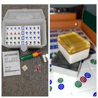 Vente en gros de jeux de mahjong japonais Richi Riichi en acrylique cristallin personnalisé avec des chiffres anglais et un étui de voyage portable
