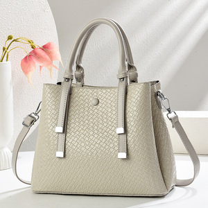 Bolso Tote Clásico para Mujer con Patrón de Cocodrilo, Correa Extraíble y Cierre de Botón en Cuero de Microfibra Beige - Product Image 4