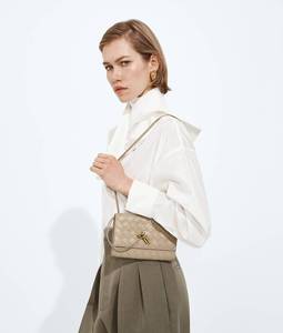 Bolso Bottega BV Andiamo con Cadena, en cuero nappa Intrecciato, con cierre de nudo distintivo y cadena metálica Veneta - Product Image 1