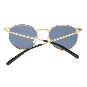 Lunettes de soleil rondes en métal style urbain pour femmes, protection UV400, classe 2, monture noire, verres PC, fabriquées à Wenzhou - Product Image 1