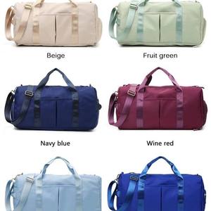 Sac de sport et de voyage imperméable et durable, coloré et tendance, sac fourre-tout de yoga à bandoulière avec compartiment à chaussures et organisateur sec/humide - Product Image 1