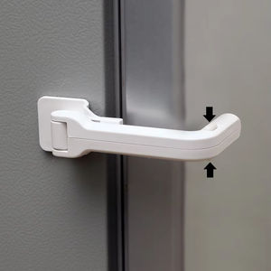 चाइल्ड प्रूफ फ्रिज लॉक-डुअल-बटन रिलीज वाले वयस्कों के लिए आसान, सरल और सुरक्षित स्थापना के लिए मजबूत 3 मीटर वीएचबी टेप का उपयोग करता है - Product Image 1