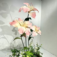 Fleur de Calla géante en EVA, imperméable et colorée, idéale pour la décoration extérieure et les décors d'événements, personnalisable en usine (OEM)