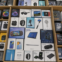 Boîte mystère de récupération de dispositifs électroniques : Retours clients de téléphones portables, ordinateurs portables, écouteurs, chargeurs pour la reconditionnement et la vente en gros