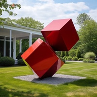 Sculptures cubiques abstraites modernes rouges personnalisées en usine Onlyart pour décoration d'hôtel et de jardin en plein air