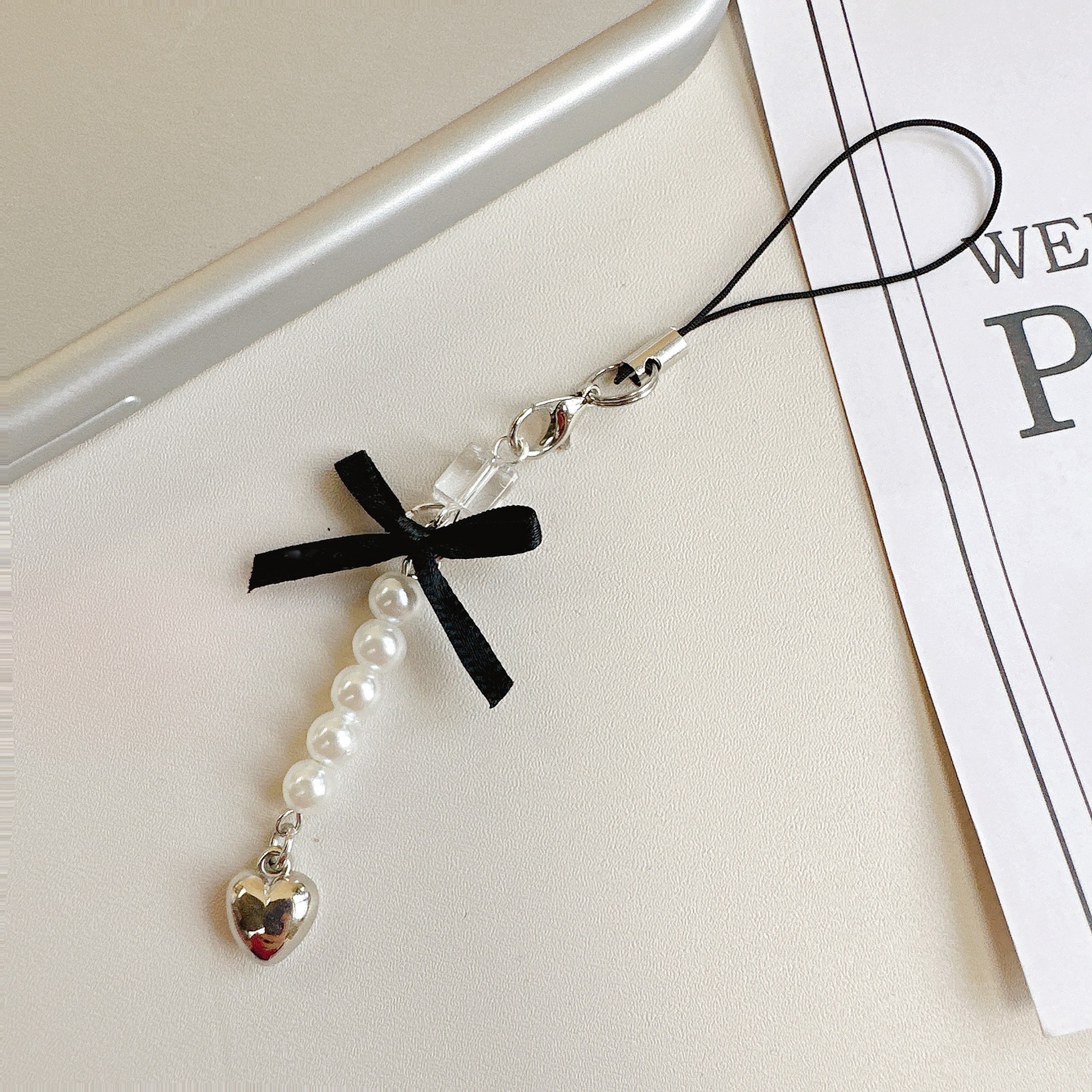 24a77 สร้อยหัวใจห้าเม็ดสไตล์ชาแนล สีดำ