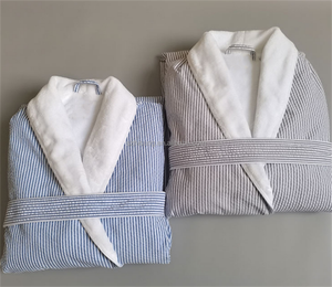 Peignoirs d'hôtel en tissu rayé seersucker teint en fil, respirant et thermique, avec doublure en peluche, personnalisables en gros - Product Image 4