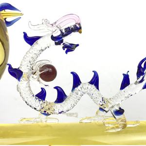 Botella de Licor de Vidrio Soplado a Mano Personalizada de 750 ml con Forma de Dragón - Product Image 2