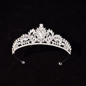มงกุฎอัลลอยด์สุดหรูสำหรับงานวันเกิดงานแต่งงานพร้อมคริสตัลและไรน์สโตนเครื่องประดับผมชุบทองสำหรับพิธีราชาภิเษก - Product Image 1