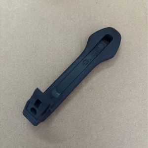 Poignée de coffre Skoda 5E5827895A noire pour Superb, Kodiaq, Octavia, Rapid, Polo – Pièce de rechange - Product Image 1