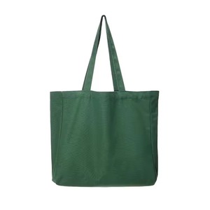Sac fourre-tout pliable réutilisable en toile de coton unie avec logo personnalisé pour les voyages, la plage et le shopping - Product Image 3