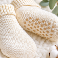 Chaussettes antidérapantes CMAX pour enfants en coton peigné, avec lettres, 5 paires, nouveaux designs, emballage en boîte, pour nouveau-nés, vente en gros