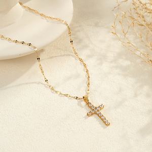 NUEVO Colgante de Cruz curvada PVD Collar con colgante de circón de acero inoxidable de oro de 18 quilates Collar con colgante brillante - Product Image 5