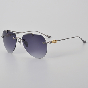 Nuevo Diseño Star Pilot, Gafas de Lectura con Montura de Titanio Puro sin Aro, en Negro, Plata y Dorado, con Estampado Moderno, Unisex, Pida en Línea - Product Image 2