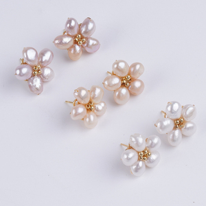 ต่างหูมุกน้ำจืดแท้ทรงบาร็อคขนาด 6 มม. ดีไซน์แฟชั่น งานแฮนด์เมด ลวดทองพันรอบ - Product Image 1