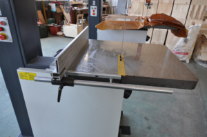 Segheria <span class=keywords><strong>falegnameria</strong></span> verticale <span class=keywords><strong>taglio</strong></span> <span class=keywords><strong>legno</strong></span> sega a nastro macchina 800mm sega volante ruote pesante <span class=keywords><strong>legno</strong></span> sega a nastro macchina - Product Image 5