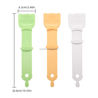 Fabricant en gros d'accessoires portables pour animaux de compagnie : Distributeur de friandises pour chat, Cuillère d'alimentation pour animaux de compagnie, Distributeur de friandises pour chat