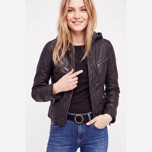 Veste en cuir véritable noire asymétrique pour femme avec fermeture éclair style moto, détails manches côtelées, coupe ajustée, style streetwear décontracté - Product Image 1