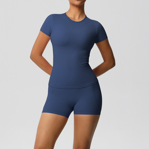 Conjunto de yoga sin costuras Top de manga corta con pantalones cortos de motorista de control de barriga Ropa de gimnasio de secado rápido para mujer - Product Image 5