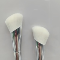 Pinceau correcteur contour coudé avec logo personnalisé Pinceau cheveux synthétiques doux blush pour le visage fond de teint pinceaux de maquillage