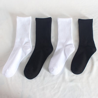 Chaussettes classiques simples noires, blanches et grises respirantes pour homme, avec détail de revers, idéales pour le sport et les affaires en été