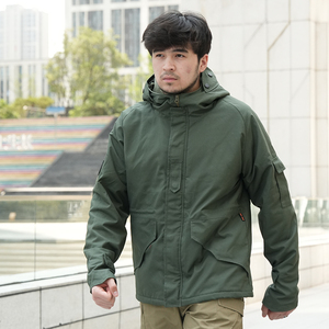 Chaqueta deportiva informal con logotipo bordado personalizado. Chaqueta bomber táctica de poliéster con cremallera para hombre - Product Image 3