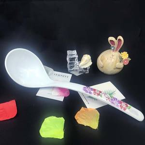 Utensilios de cocina: Cuchara y colador combinados para sopa, cuchara de plástico de mango largo, adecuada para ollas calientes y papillas. - Product Image 2