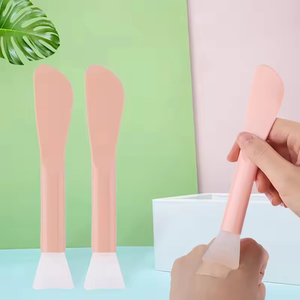 Brocha de <span class=keywords><strong>Maquillaje</strong></span> Profesional de Doble Punta con Mango de Plástico y Cabezal de Silicona Rosa, <span class=keywords><strong>para</strong></span> Aplicación de Mascarillas Faciales - Product Image 3
