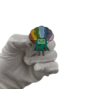 Pin de solapa con botón personalizado de seguridad de tienda única Fabricante de solapa de esmalte duro - Product Image 4