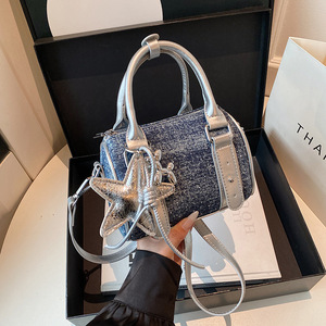 Nouveau <span class=keywords><strong>sac</strong></span> à main <span class=keywords><strong>mini</strong></span> en jean tendance style Boston, petit <span class=keywords><strong>sac</strong></span> seau avec garniture argentée Y2K et breloque étoile 2026 - Product Image 5