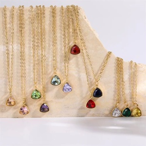 Venta caliente <span class=keywords><strong>de</strong></span> acero inoxidable 12 <span class=keywords><strong>signo</strong></span> del zodiaco collar 12 Constelaciones collar del zodiaco grabado 18K chapado en oro fábrica al por mayor - Product Image 3