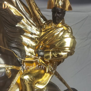 Petite sculpture décorative en métal bronze <span class=keywords><strong>de</strong></span> Napoléon et cheval à vendre - Product Image 4