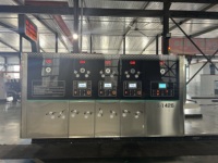 Machine d'impression et de découpe flexographique automatique haute vitesse 3 couleurs pour carton ondulé, idéale pour la fabrication de boîtes en carton