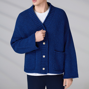 Fabricant professionnel de pulls, sur mesure OEM ODM, cardigan unisexe en laine 100% pour l'hiver, col en V, pull tricoté pour homme - Product Image 5