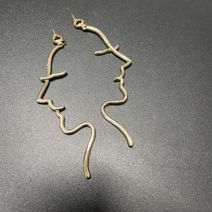 أقراط نسائية بتصميم بالغ الصغر, أقراط نسائية بتصميم بالغ الصغر ، أقراط نسائية من الذهب بتصميم كبير غير منتظم ، للبيع بالجملة - Product Image 4