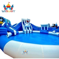 Parc aquatique gonflable bleu-blanc en PVC personnalisé en plein air avec piscine pour enfants et adultes à jouer et à louer à des fins commerciales