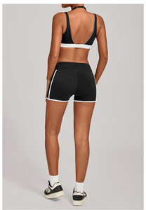 Conjunto de Yoga de 2 Piezas para Mujer RUIQUWIN, Diseño Navideño con Bloques de Color y Rayas, Pantalones Cortos con Bolsillos y Sujetador Deportivo con Push-Up para Correr y Hacer Ejercicio - Product Image 4