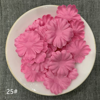 Vente en gros de pétales artificiels colorés personnalisés 24mm fleur artificielle de mariage décoration de la maison bricolage multicolore décalcomanie en dentelle de satin SD64
