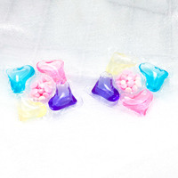 Belles dosettes de linge parfumées 5 en 1 nettoyage détergent à lessive perles booster de parfum étiquette de marque privée personnalisée 100 pièces/boîte
