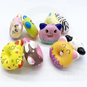 ของเล่นบีบลดความเครียดรูปโดนัทโฟม PU คาวาอี้ แบบขายส่ง ขนาด 65 มม./70 มม. บรรจุในแคปซูลบอล สำหรับเด็ก - Product Image 1