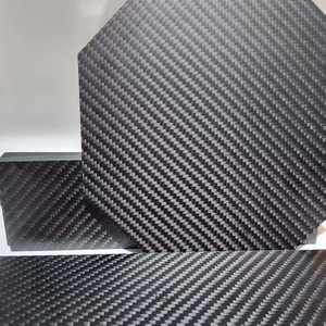 Plaques en fibre de carbone emballées légères et anti-poussière pour Perth-Cowaramup Transit avec un motif de tube en fibre de carbone élégant - Product Image 1