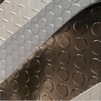 Schnelle Liefer geschwindigkeit Leicht zu reinigendes Bolzen muster Kunden spezifische Farbe Wasserdichter PVC-Teppich für Baustellen Innenhof