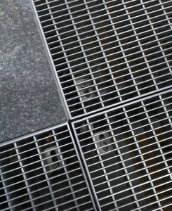 <span class=keywords><strong>Grille</strong></span> en acier fournie directement par l'usine, <span class=keywords><strong>grille</strong></span> métallique galvanisée à chaud avec dimensions personnalisées pour usage industriel et commercial - Product Image 4