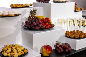 Espositore <span class=keywords><strong>per</strong></span> Buffet in Acrilico Personalizzato, Alzate Bianche in Acrilico <span class=keywords><strong>per</strong></span> Catering e Presentazione Cibo - Product Image 3