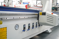 Routeur CNC 4 axes ATC pour le travail du bois 1325/1530/2030/2040 avec 9KW ATC 180 °   Routeur CNC à tête pivotante pour meubles et armoires en MDF