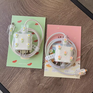 Housse de protection en époxy pour iPhone 18W-20W avec cordon de charge rapide Kawaii Cute Little White Daisies Wave Boeder - Product Image 2