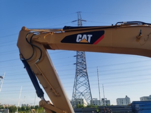 รถขุดตีนตะขาบ Caterpillar 320D2 มือสอง ใช้งานน้อย ได้รับการรับรองมาตรฐาน CE พร้อมหัวต่อแบบ Quick Coupler และหัวเจาะ - Product Image 4
