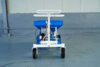 Épandeurs d'engrais/aliments pour animaux à propulsion automatique pour l'exportation européenne, petits modèles à essence en stock, directement de l'usine.