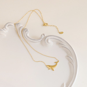 Kalung liontin Paus wanita, rantai Tautan tahan air tema pantai musim panas modis kalung liontin Paus baja tahan karat berlapis emas 18K untuk pertunangan - Product Image 6